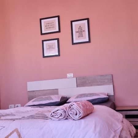 Sky Apartament. Bllok District ティラナ エクステリア 写真