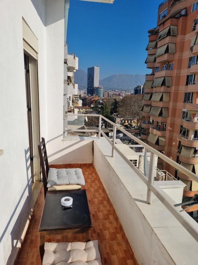 Sky Apartament. Bllok District ティラナ エクステリア 写真