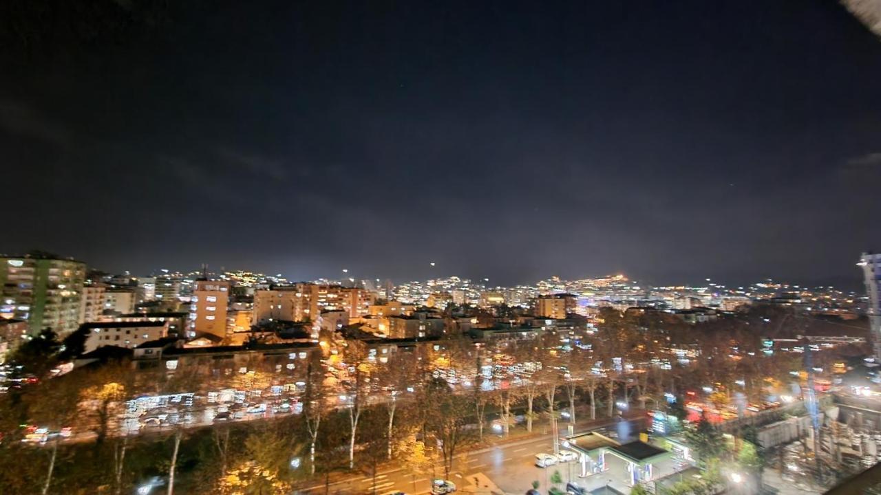 Sky Apartament. Bllok District ティラナ エクステリア 写真